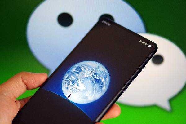 微信朋友圈怎么可以发异地假位置，很多类似虚拟位置软件都需要微信旧版本，有没有新版微信也可以的？